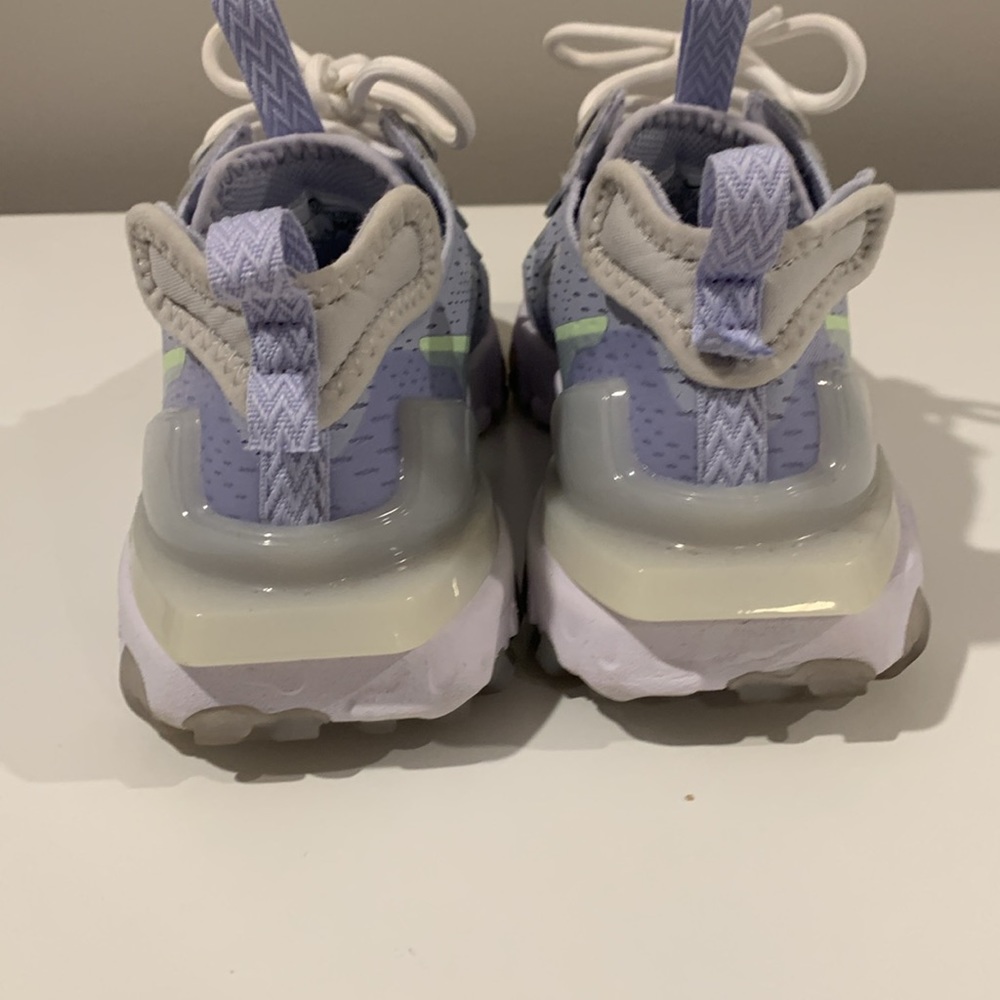 Sneaker - Picture 6 of 8